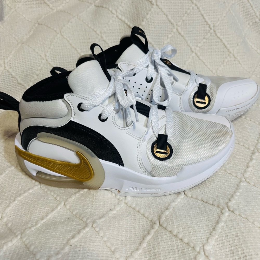 Nike White and Black Sneakers